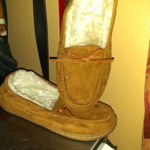 New without tags Sherpa lined suede slippers